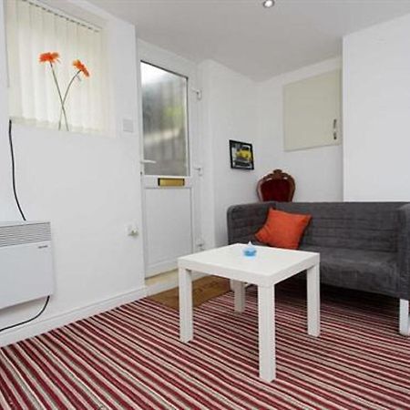 Brownhill Studio In Leeds Leeds  Camera foto